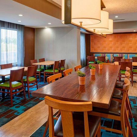 Fairfield Inn By Marriott Richmond New Paris Exteriér fotografie