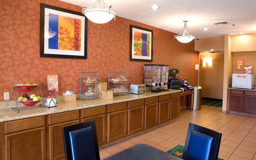 Fairfield Inn By Marriott Richmond New Paris Exteriér fotografie