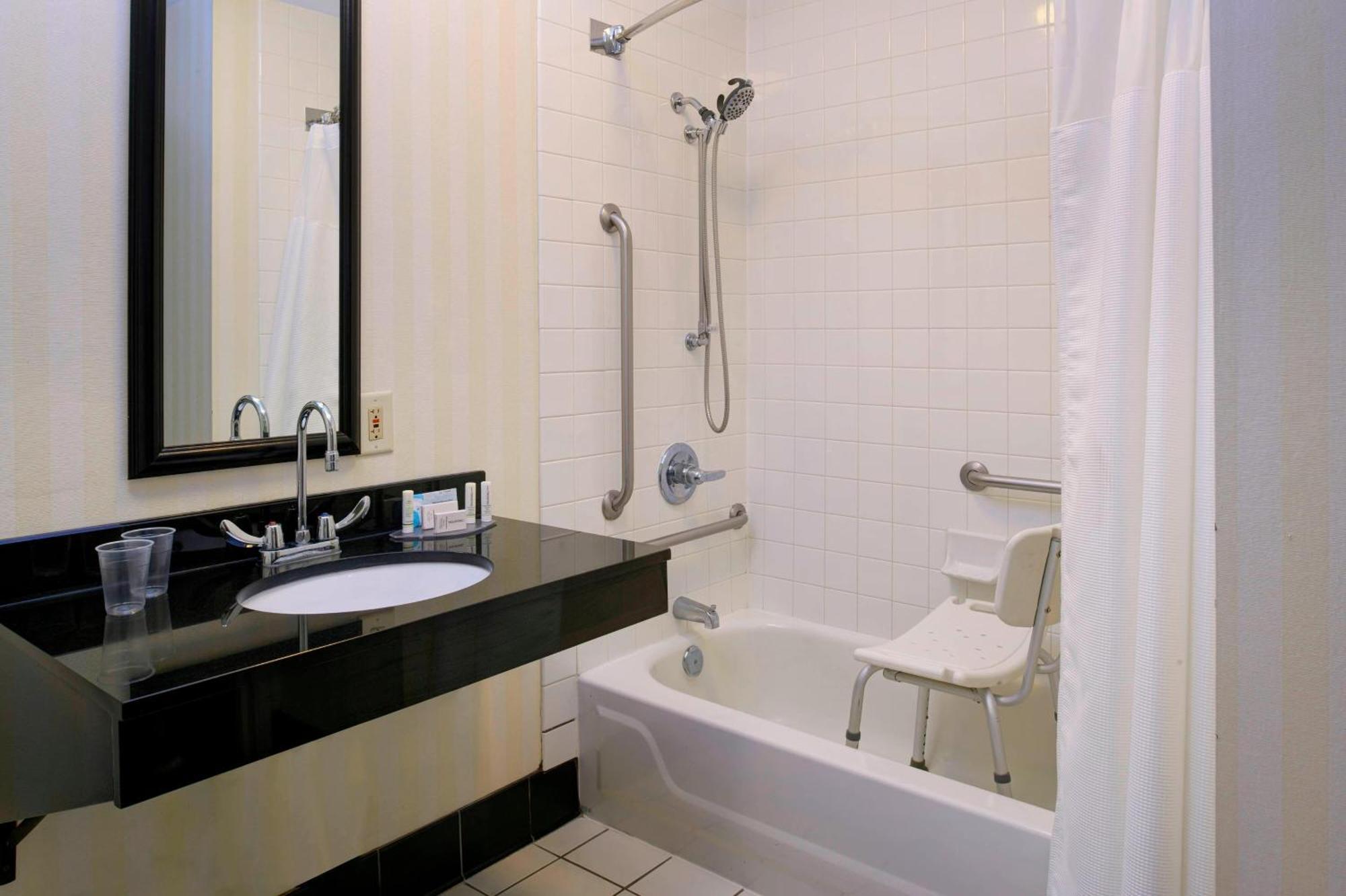 Fairfield Inn By Marriott Richmond New Paris Exteriér fotografie