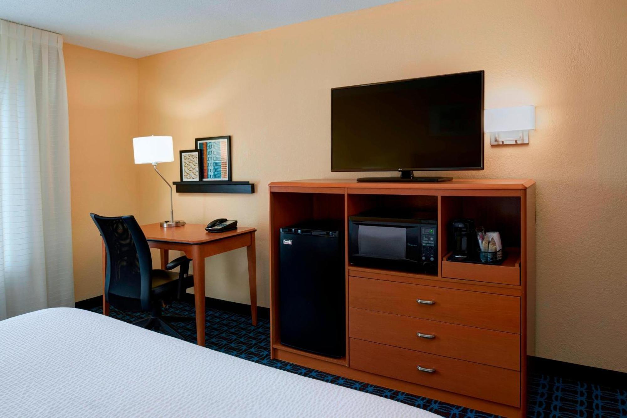 Fairfield Inn By Marriott Richmond New Paris Exteriér fotografie