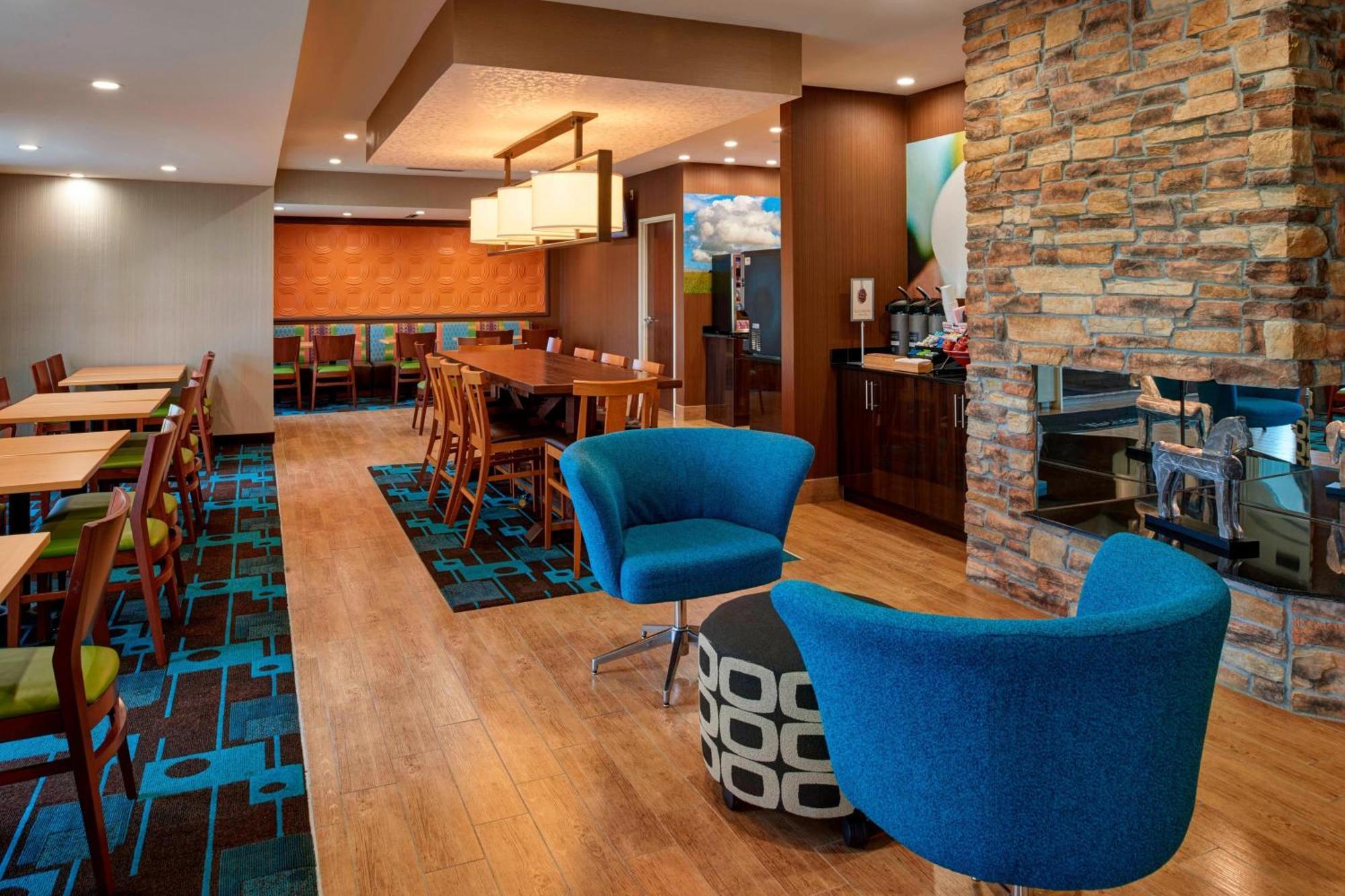 Fairfield Inn By Marriott Richmond New Paris Exteriér fotografie