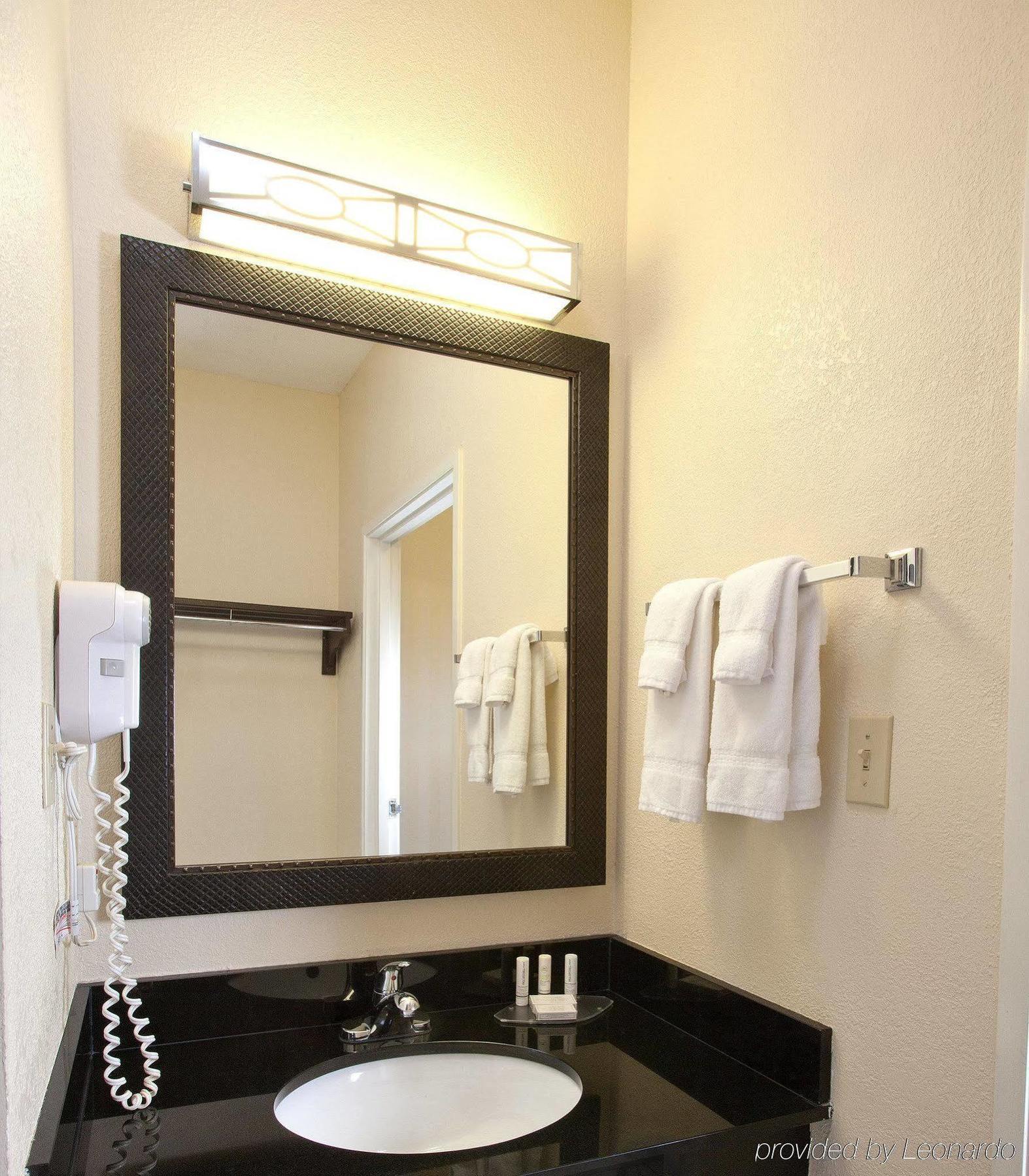 Fairfield Inn By Marriott Richmond New Paris Exteriér fotografie