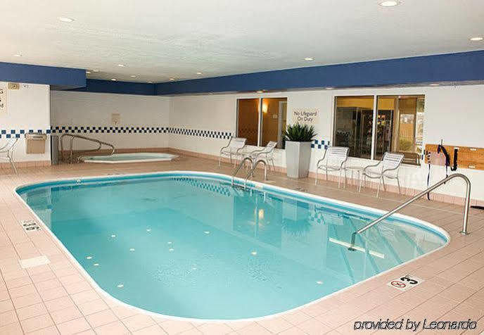 Fairfield Inn By Marriott Richmond New Paris Exteriér fotografie